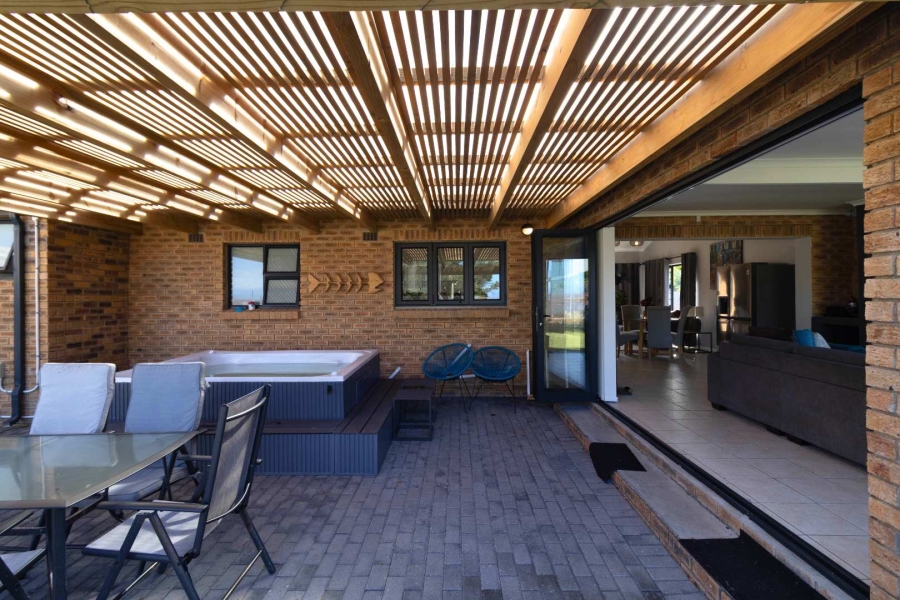 4 Bedroom Property for Sale in Sandbaai Western Cape